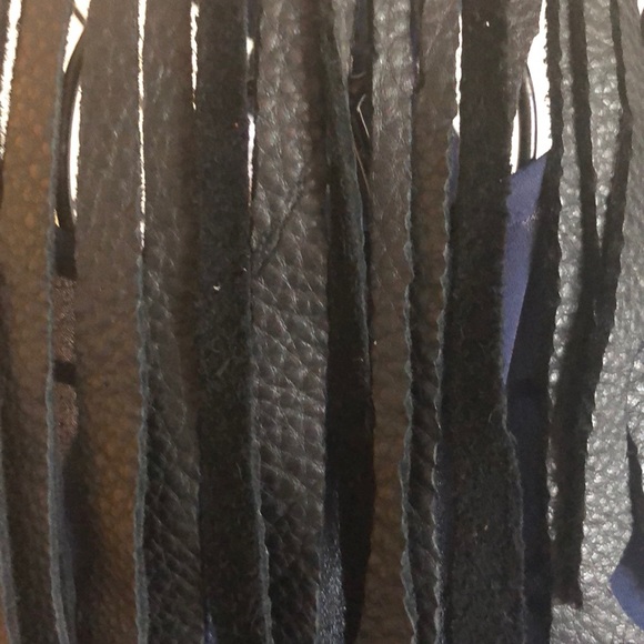 Leather fringe skull necklace - Picture 5 of 6